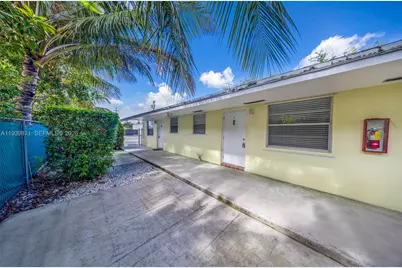 1008 18th Ave N, Lake Worth, FL 33460 - Photo 2