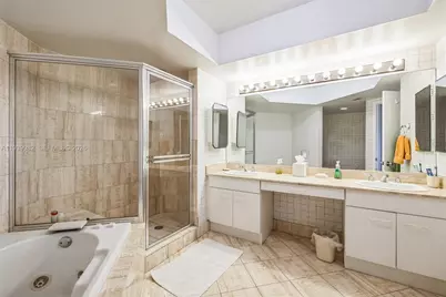 21205 Yacht Club Dr #1802, Aventura, FL 33180 - Photo 24