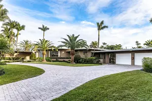 950 S Southlake Dr, Hollywood, FL 33019 - Photo 1