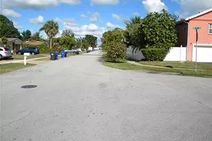 7527 SW 7th Ct, North Lauderdale, FL 33068 - Photo 4