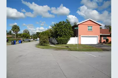 7527 SW 7th Ct, North Lauderdale, FL 33068 - Photo 2