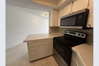 8353 Lake Dr #405, Doral, FL 33166 - Photo 2
