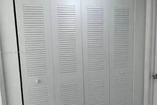 8353 Lake Dr, Doral, FL 33166 - Photo 10