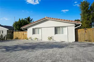 421 SW 14th Ct, Fort Lauderdale, FL 33315 - Photo 2