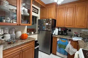 9041 Sunrise Lakes Blvd, Sunrise, FL 33322 - Photo 2