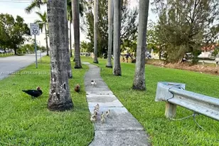 10604 NW 87th Ct, Hialeah Gardens, FL 33018 - Photo 20