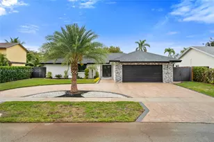 730 SW 95 Terrace, Pembroke Pines, FL 33025 - Photo 1