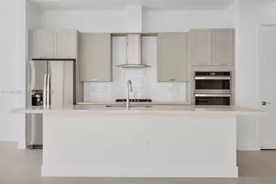 8037 NW 42nd St, Doral, FL 33166 - Photo 10