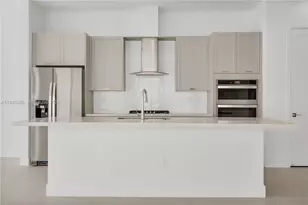 8037 NW 42nd St, Doral, FL 33166 - Photo 10