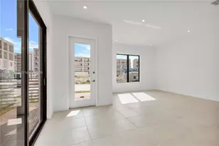 8037 NW 42nd St, Doral, FL 33166 - Photo 4