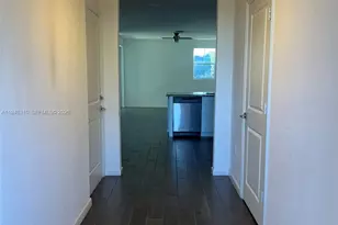 2432 SE 15th St, Homestead, FL 33035 - Photo 2