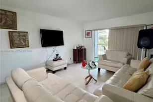 8005 Lake Dr, Doral, FL 33166 - Photo 2