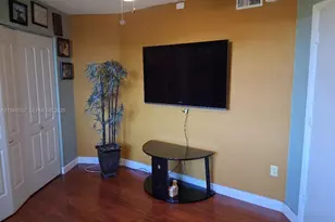 1400 St Charles Pl, Pembroke Pines, FL 33026 - Photo 10