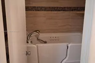 1400 St Charles Pl, Pembroke Pines, FL 33026 - Photo 24