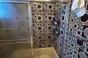 431 NW 32nd Ct, Miami, FL 33125 - Photo 12