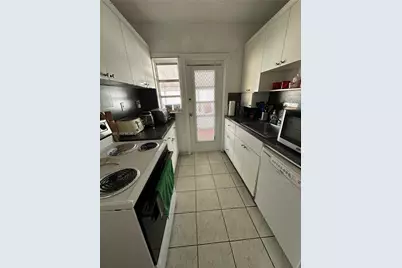 431 NW 32nd Ct, Miami, FL 33125 - Photo 6