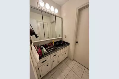 431 NW 32nd Ct, Miami, FL 33125 - Photo 16