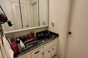 431 NW 32nd Ct, Miami, FL 33125 - Photo 16