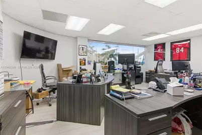 1640 W Oakland Park Blvd #301, Oakland Park, FL 33311 - Photo 14