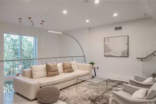 455 NE 39th St, Miami, FL 33137 - Photo 12