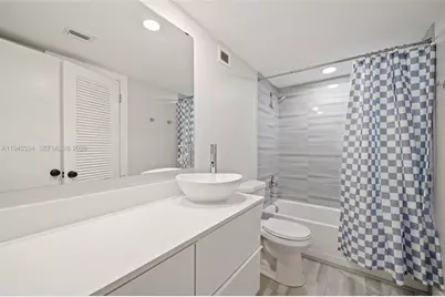 6039 Collins Ave #509, Miami Beach, FL 33140 - Photo 10