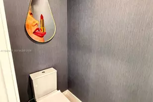 31 SE 5th St, Miami, FL 33131 - Photo 16