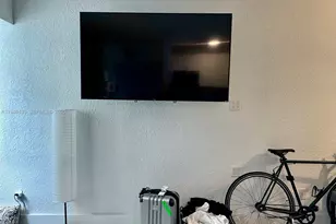 150 SW 10th St, Miami, FL 33130 - Photo 8