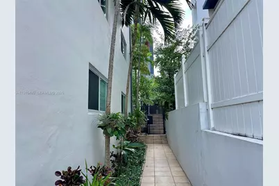 150 SW 10th St #7, Miami, FL 33130 - Photo 2