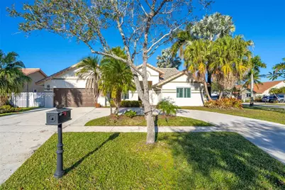 1092 NW 162nd Ave, Pembroke Pines, FL 33028 - Photo 2