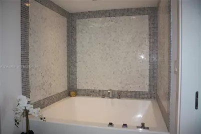 200 Biscayne Boulevard Way #4413, Miami, FL 33131 - Photo 4