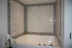 200 Biscayne Blvd Way, Miami, FL 33131 - Photo 4