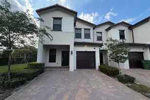 286 SW 159th Pl, Pembroke Pines, FL 33027 - Photo 2