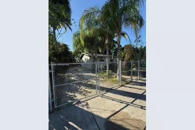 655 SW 6th Ter, Florida City, FL 33034 - Photo 2