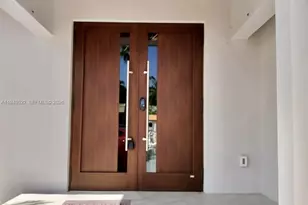 13240 Ortega Ln, North Miami, FL 33181 - Photo 2