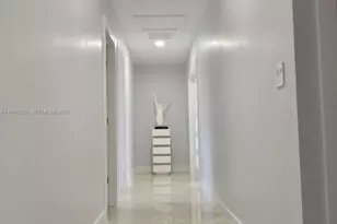 13240 Ortega Ln, North Miami, FL 33181 - Photo 12