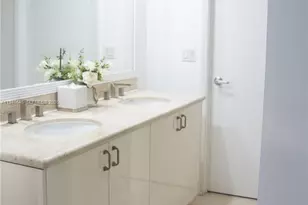 50 Biscayne Blvd, Miami, FL 33132 - Photo 14