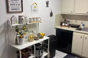 13255 SW 9th Ct, Pembroke Pines, FL 33027 - Photo 10