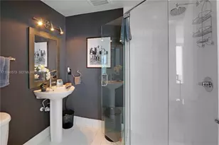 601 NE 36th St, Miami, FL 33137 - Photo 8