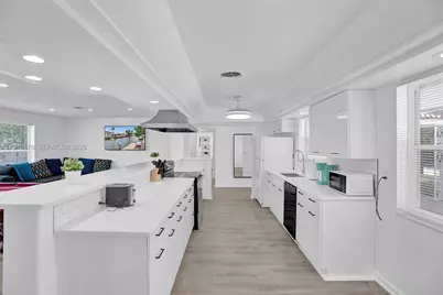 2827 Arthur St, Hollywood, FL 33020 - Photo 4