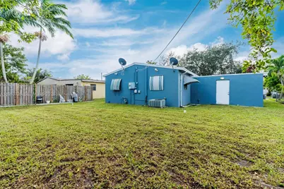 4441 SW 33rd Dr, West Park, FL 33023 - Photo 32