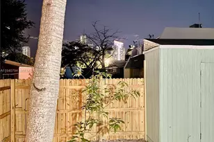 617 NW 10th St, Miami, FL 33136 - Photo 18