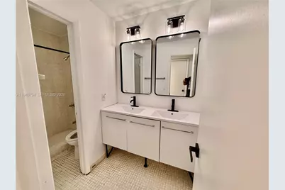 617 NW 10th St, Miami, FL 33136 - Photo 12