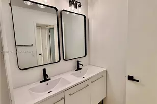 617 NW 10th St, Miami, FL 33136 - Photo 20