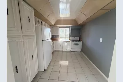 800 Parkview Dr #303, Hallandale Beach, FL 33009 - Photo 12