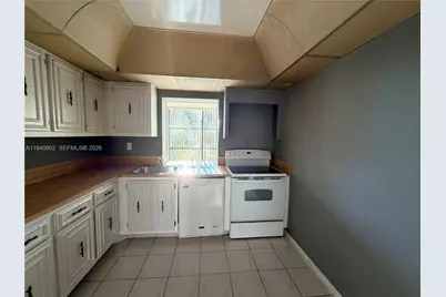 800 Parkview Dr #303, Hallandale Beach, FL 33009 - Photo 14