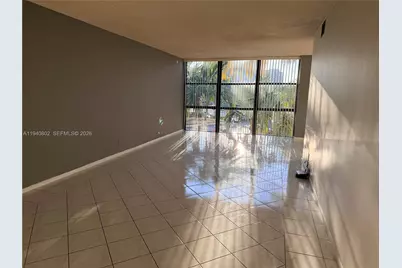 800 Parkview Dr #303, Hallandale Beach, FL 33009 - Photo 2