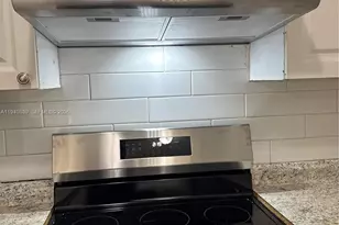 212 NE 41st St, Oakland Park, FL 33334 - Photo 8