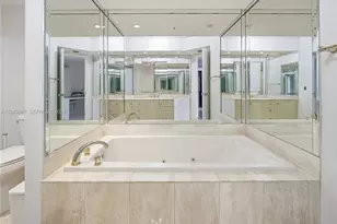 1000 W Island Blvd, Aventura, FL 33160 - Photo 16