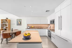 68 SE 6th St, Miami, FL 33131 - Photo 8