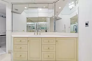 1000 W Island Blvd, Aventura, FL 33160 - Photo 16